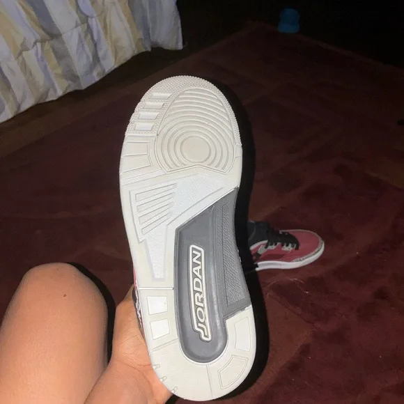 Jordan 4 rd and black - Picture 3 of 4